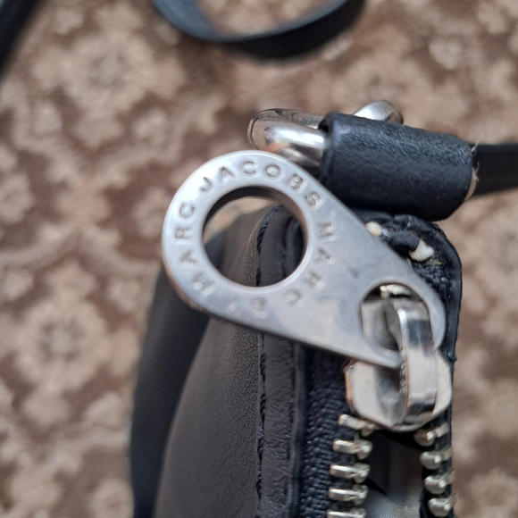 Marc Jacobs Black Leather Crossbody with Dual Front Pockets - Picture 9 of 9